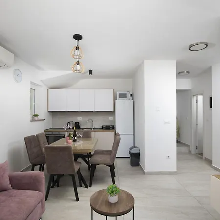 Βίλα Family House Korina *