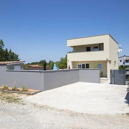 Family House Korina *